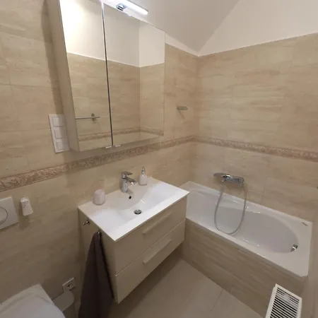 公寓 Strand Apartmanok *