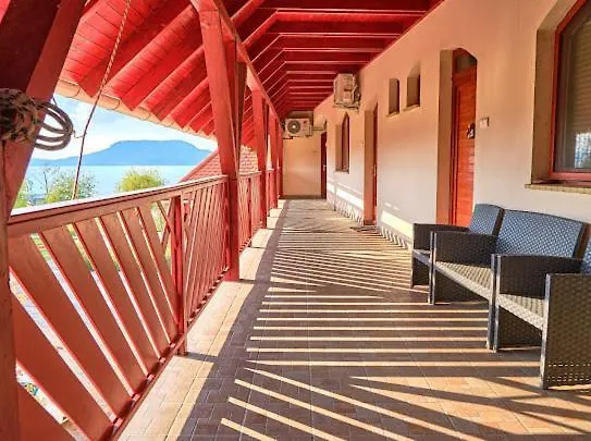 公寓 Strand Apartman *